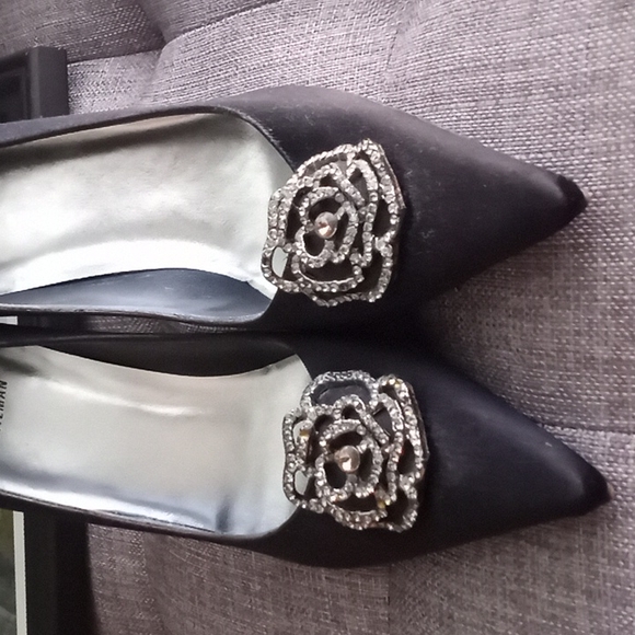 Stuart Weitzman black satin pumps sz 8.5 - Picture 6 of 6